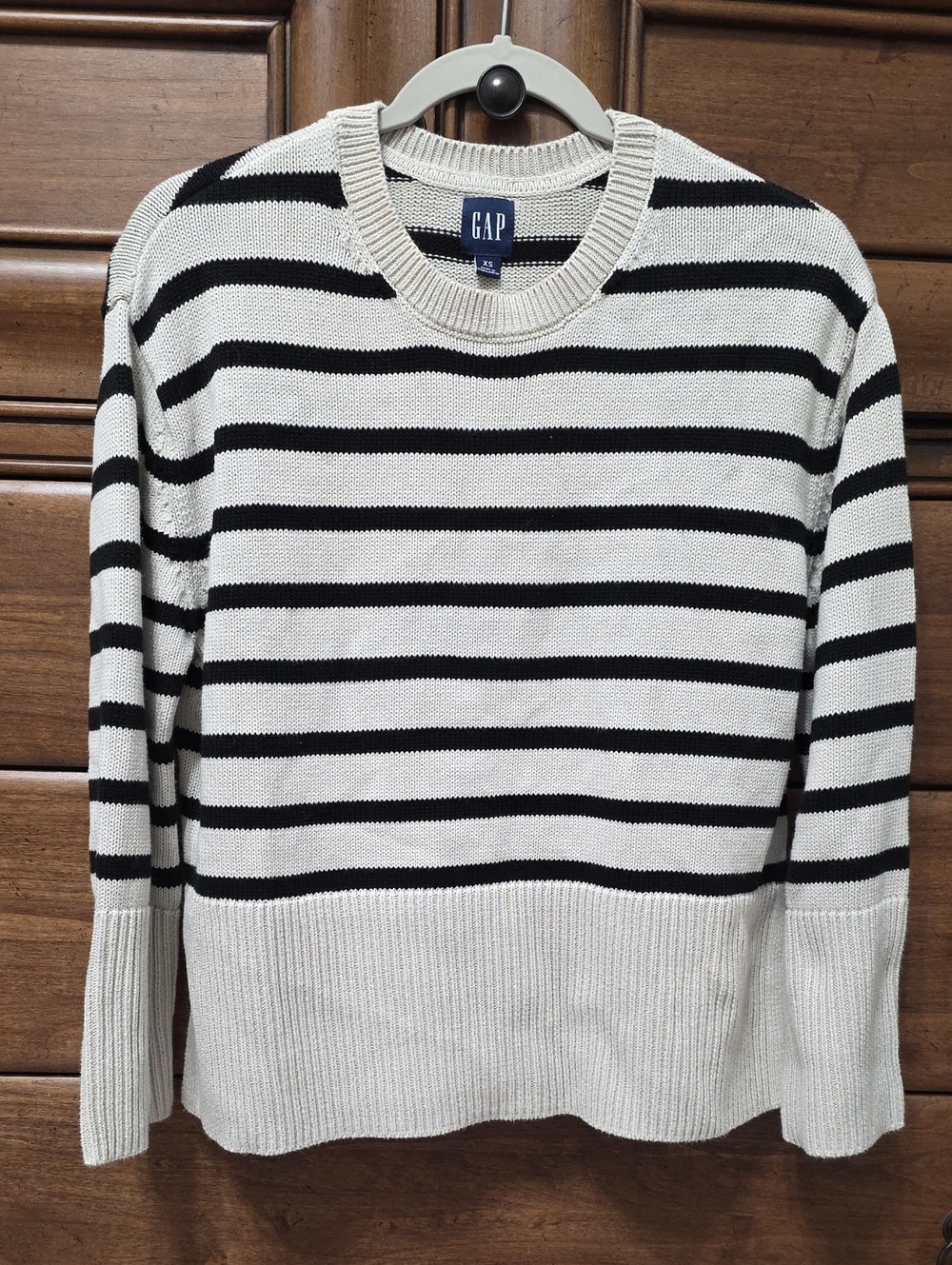 GAP Men's Cream and Black Striped Crew Sweater